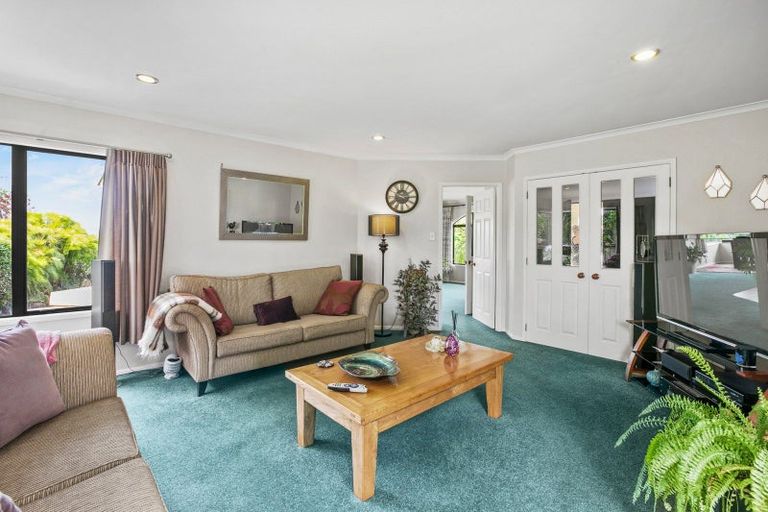 Photo of property in 2 Royal Heights, Glen Avon, New Plymouth, 4312