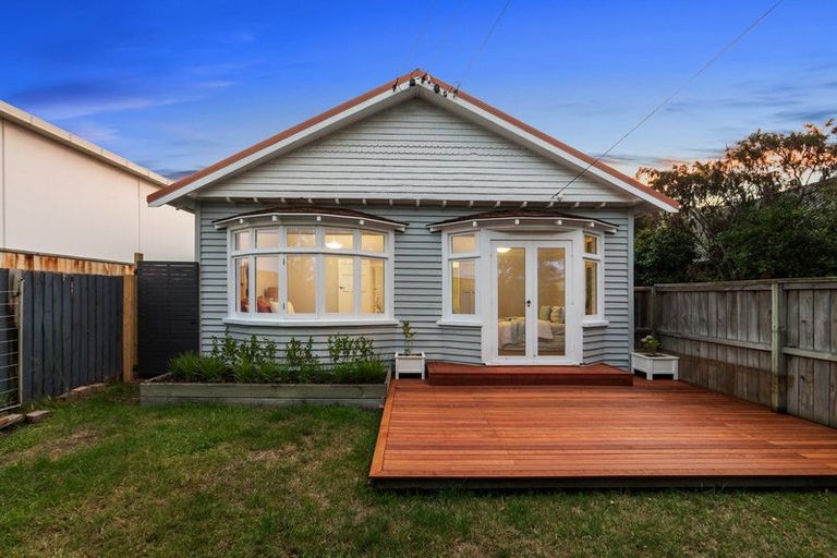 Photo of property in 1/166 Main Road, Redcliffs, Christchurch, 8081