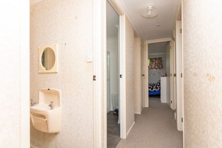 Photo of property in 27a Smith Street, Dannevirke, 4930