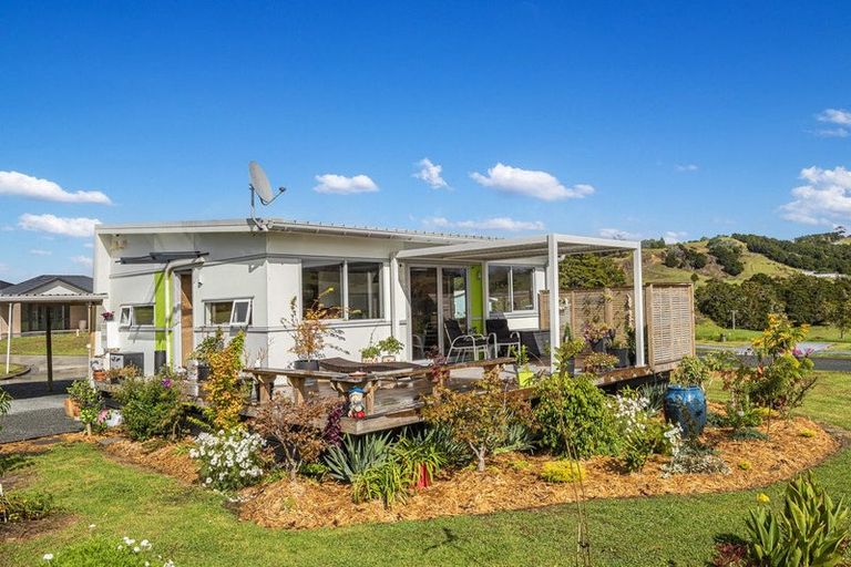 Photo of property in 1 Manaaki Circle, Paparoa, 0571