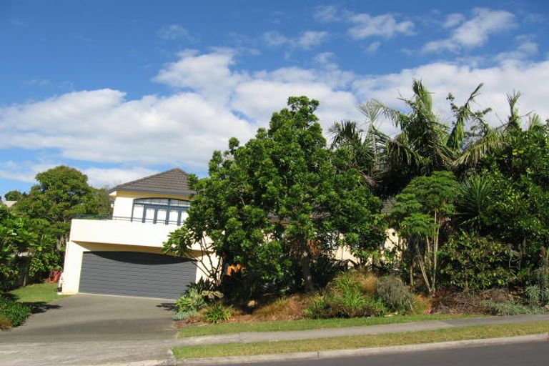 Photo of property in 50 Goldfinch Rise, Unsworth Heights, Auckland, 0632