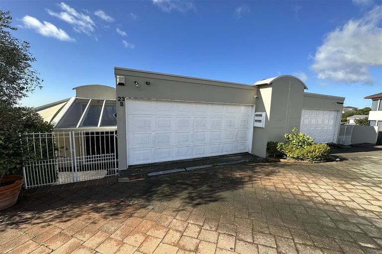 Photo of property in 2/23 Bernleigh Terrace, West Harbour, Auckland, 0618
