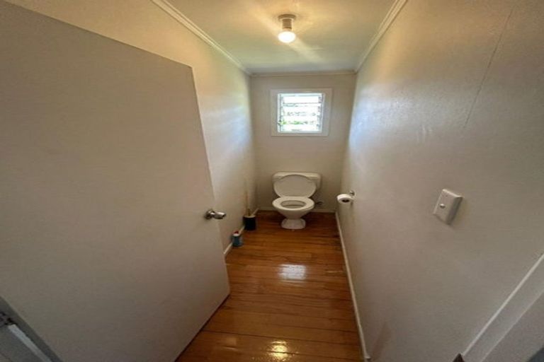 Photo of property in 4 Hereford Street, Te Atatu Peninsula, Auckland, 0610