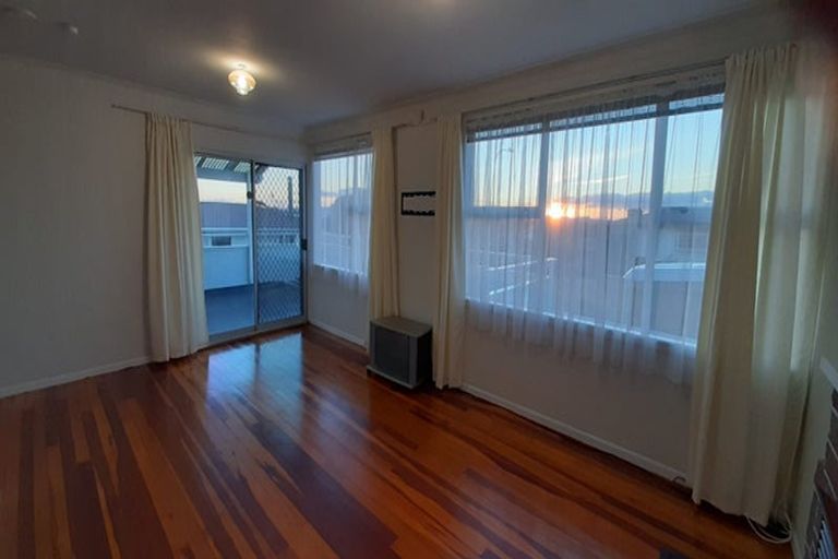 Photo of property in 16 Carole Crescent, Pakuranga, Auckland, 2010