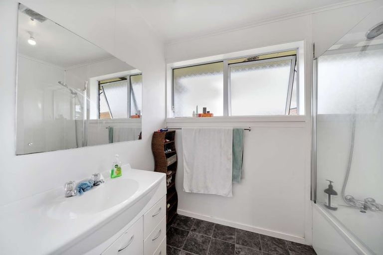 Photo of property in 1 George Street, Clinton, 9534