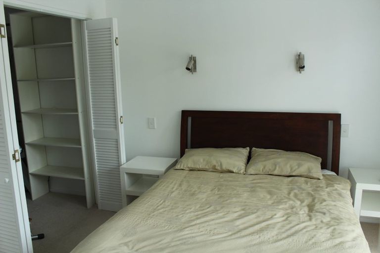 Photo of property in 2/2 Heatherleigh Rise, Northcross, Auckland, 0632