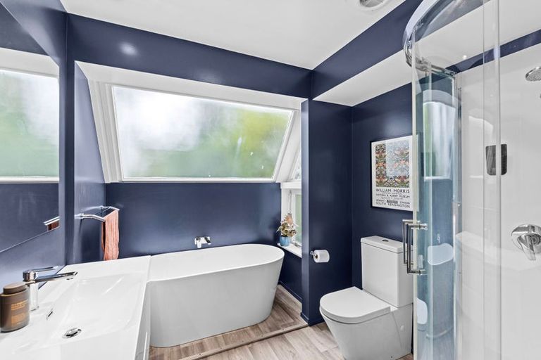 Photo of property in 211 Fifield Terrace, Opawa, Christchurch, 8023