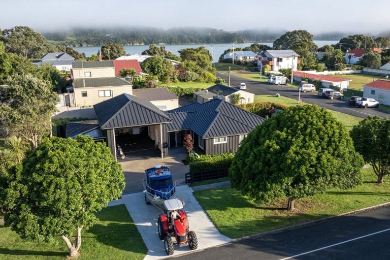 Photo of property in 32 Wallis Street, Raglan, 3225