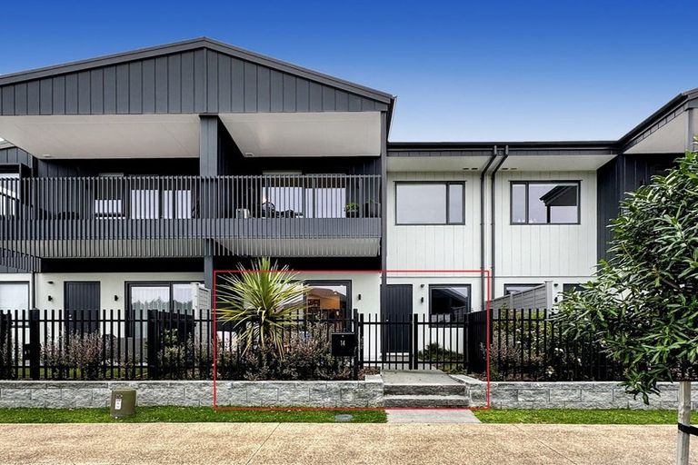 Photo of property in 14 Juniper Drive, Rosehill, Papakura, 2113