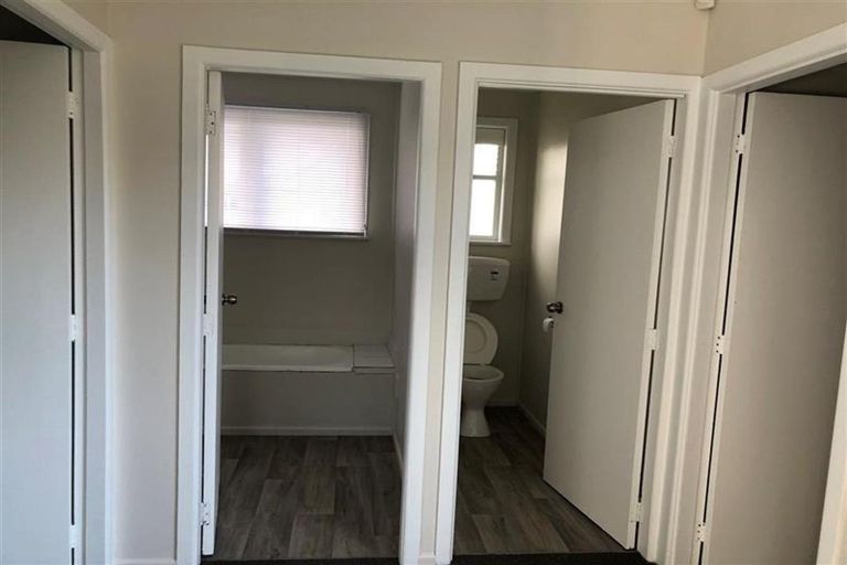 Photo of property in 28 Birdwood Road, Pukekohe, 2120