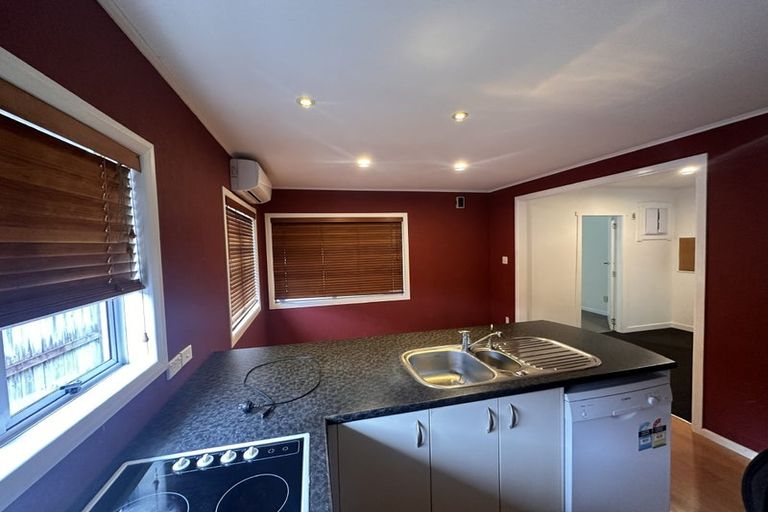 Photo of property in 13 Yeovil Road, Te Atatu Peninsula, Auckland, 0610