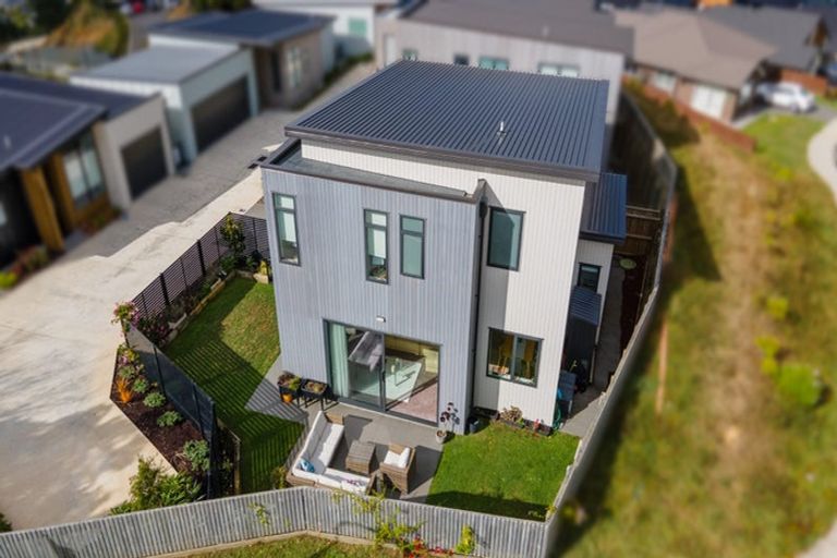 Photo of property in 2 Skysail Lane, Whitby, Porirua, 5024