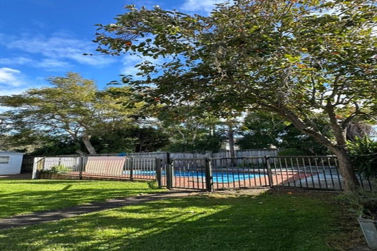 Photo of property in 89 Gossamer Drive, Pakuranga Heights, Auckland, 2010