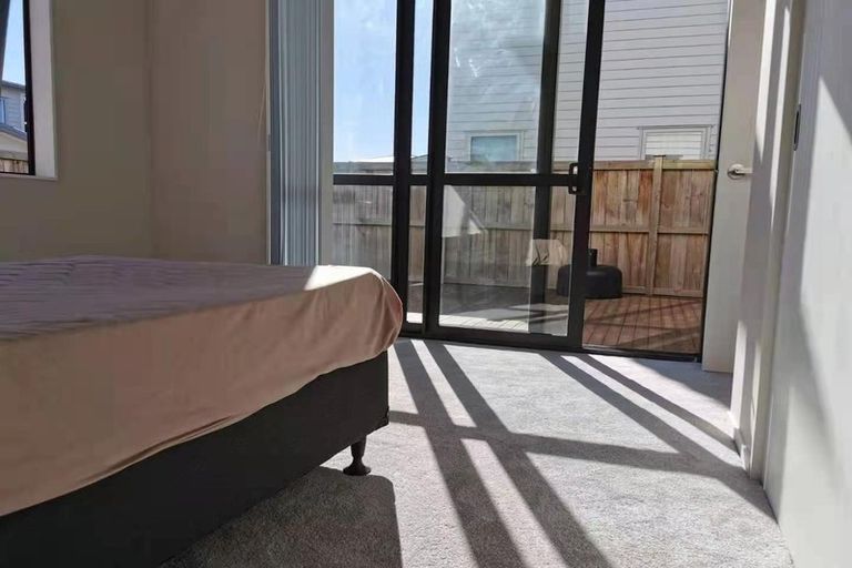 Photo of property in 38 Toanui Road, Hobsonville, Auckland, 0616