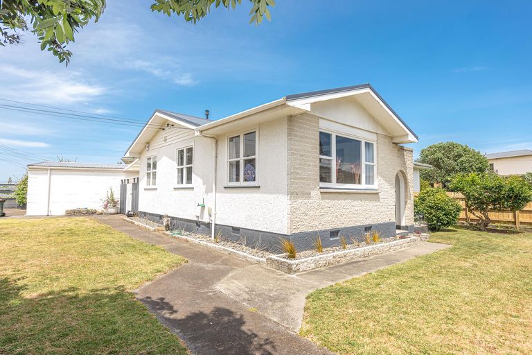 Photo of property in 1 Toi Street, Tawhero, Whanganui, 4501