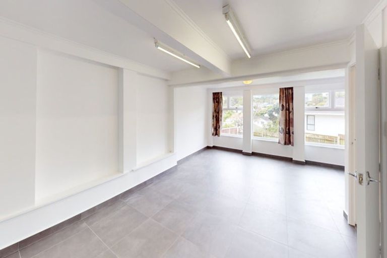 Photo of property in 18 Cavendish Square, Strathmore Park, Wellington, 6022