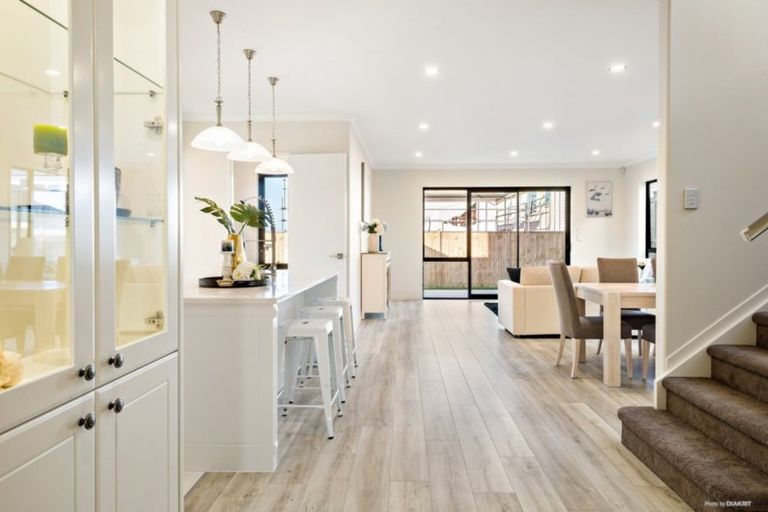 Photo of property in 82 Drumbuoy Drive, Flat Bush, Auckland, 2019