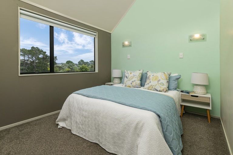 Photo of property in 33 Waipuia Place, Greenhithe, Auckland, 0632