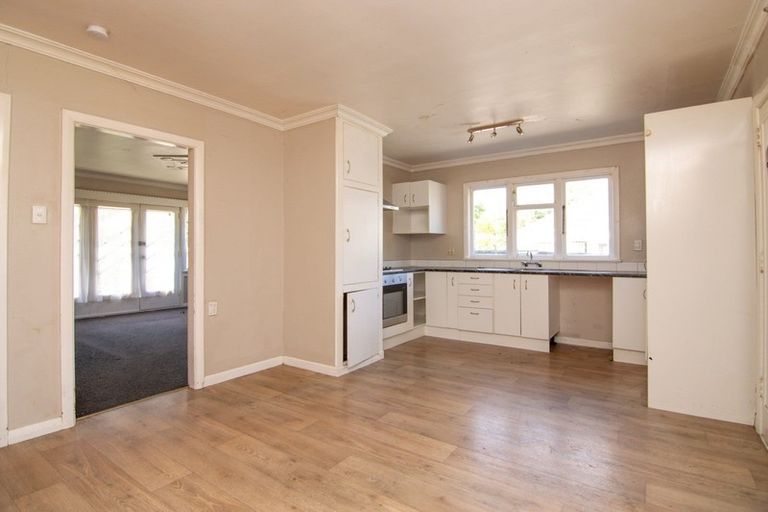 Photo of property in 10 Pahiatua Street, Hokowhitu, Palmerston North, 4410
