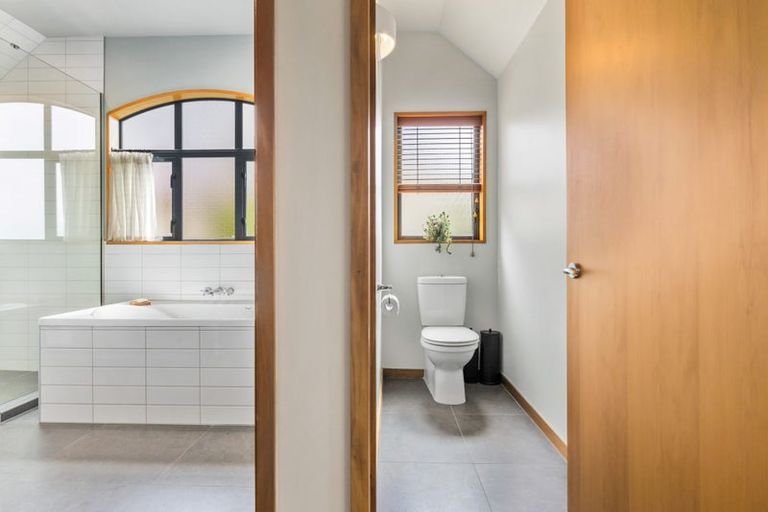 Photo of property in 2 Emerald Lane, Cashmere, Christchurch, 8022