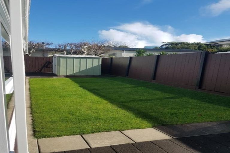 Photo of property in 2/2 Tiverton Crescent, Whalers Gate, New Plymouth, 4310