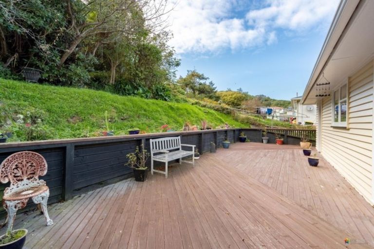 Photo of property in 198 Sievers Grove, Cannons Creek, Porirua, 5024