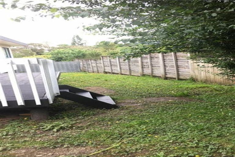 Photo of property in 12a Firle Place, Green Bay, Auckland, 0604