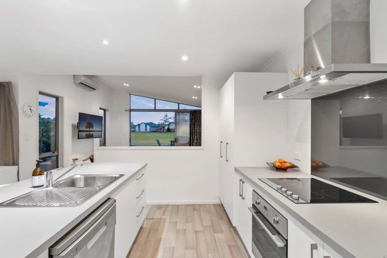 Photo of property in 14 Scoria Close, Pyes Pa, Tauranga, 3112