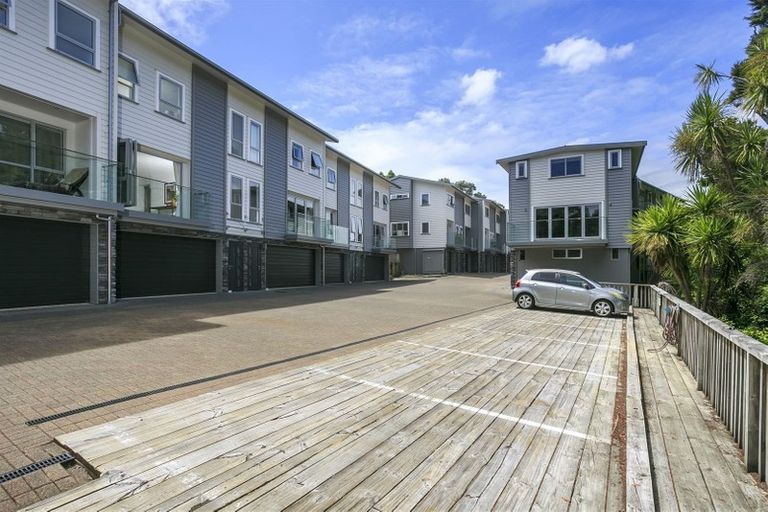 Photo of property in 3/13 Kaihu Street, Northcote, Auckland, 0627