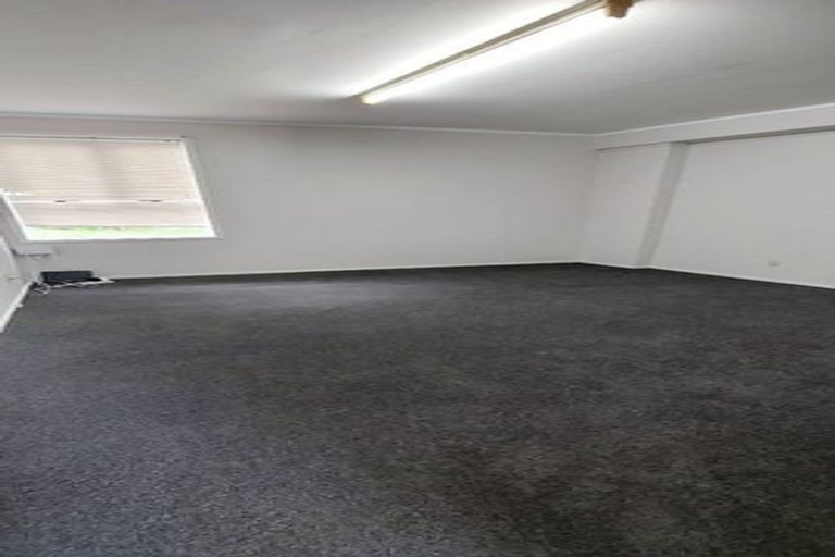 Photo of property in 12 Surat Place, Glen Eden, Auckland, 0602