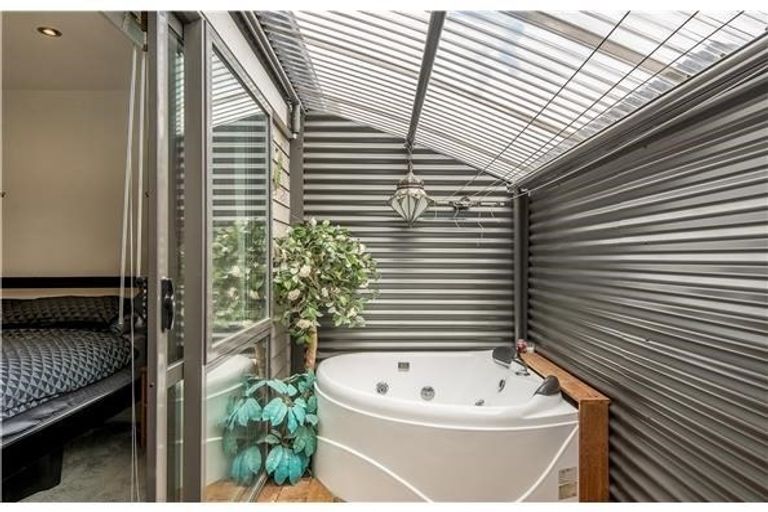 Photo of property in 3/450 Barbadoes Street, Edgeware, Christchurch, 8013