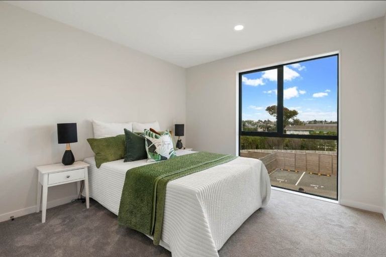 Photo of property in 7/200 Sunnynook Road, Totara Vale, Auckland, 0627