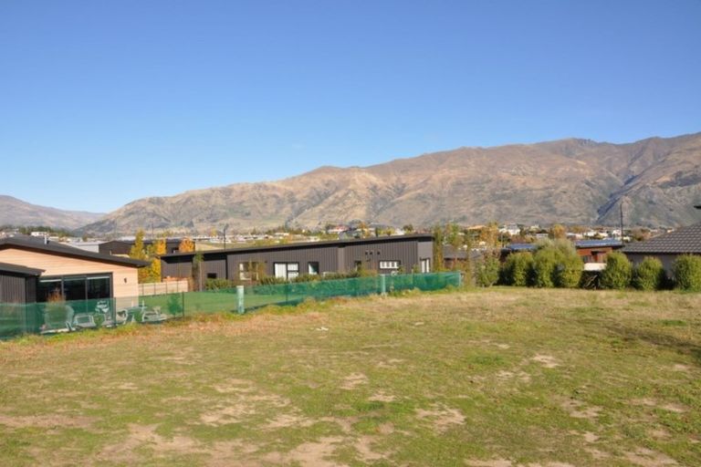 Photo of property in 4 Hoheria Rise, Wanaka, 9305