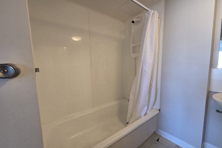 Photo of property in Churchill Flats, 213 The Terrace, Wellington Central, Wellington, 6011