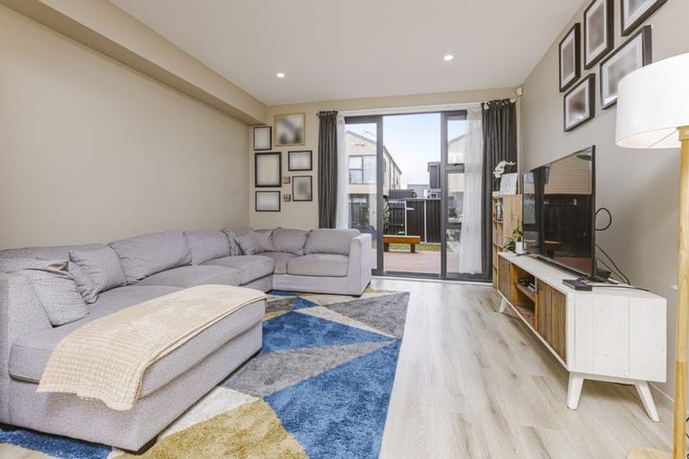 Photo of property in 12 Dignity Street, Papakura, 2110