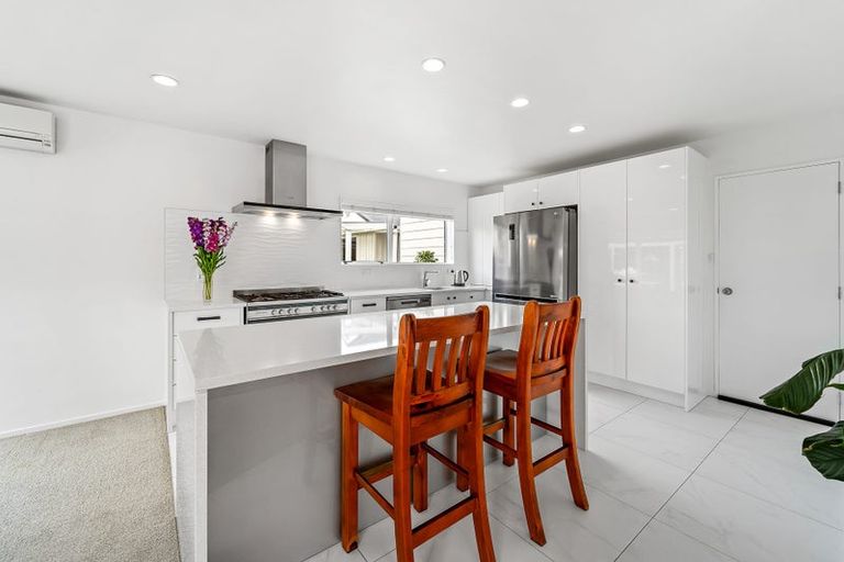 Photo of property in 31 Centreway Road, Orewa, 0931