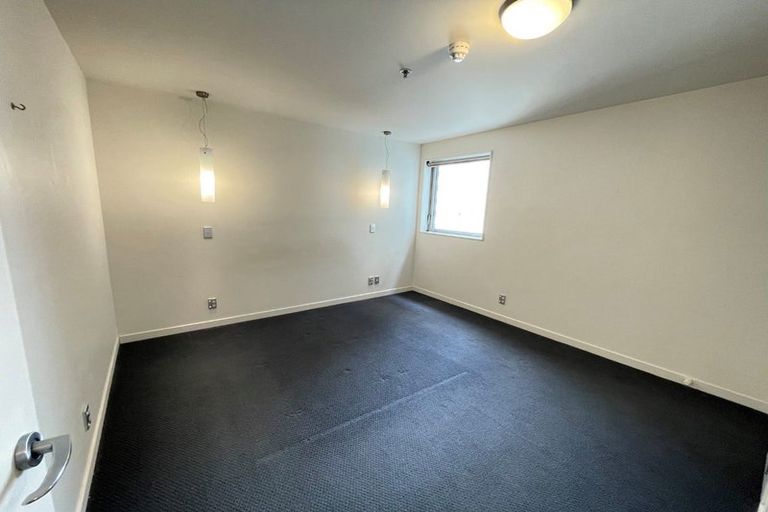 Photo of property in Montreaux Apartments, 5i/164 The Terrace, Wellington Central, Wellington, 6011