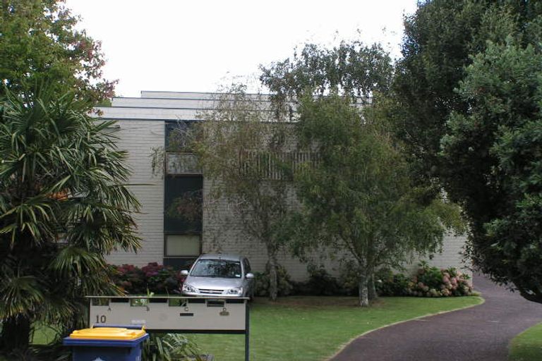 Photo of property in 4/10 Hauraki Road, Hauraki, Auckland, 0622