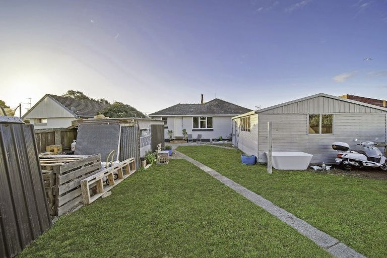 Photo of property in 6 Carisbrooke Street, Aranui, Christchurch, 8061