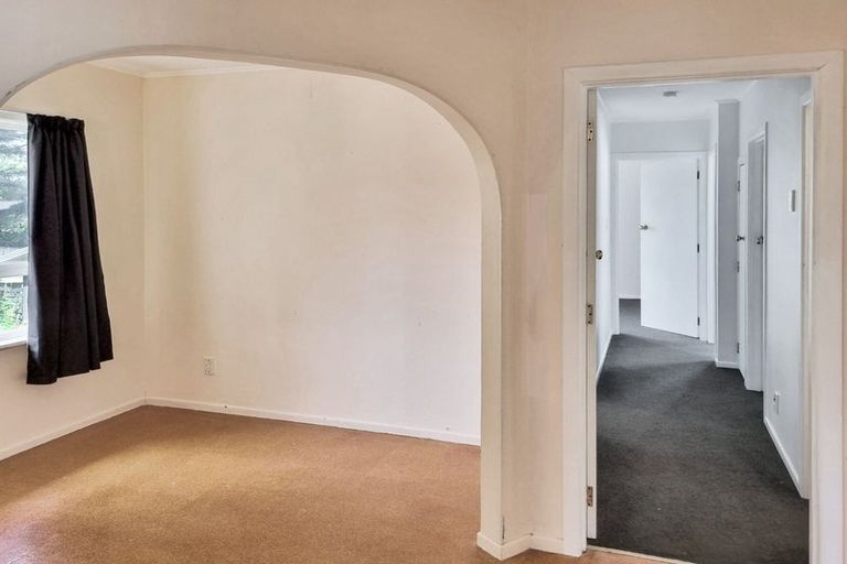 Photo of property in 37 Chatsworth Crescent, Pakuranga Heights, Auckland, 2010