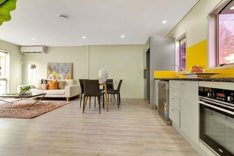 Photo of property in Emery Gardens, 1/4 Ambrico Place, New Lynn, Auckland, 0600