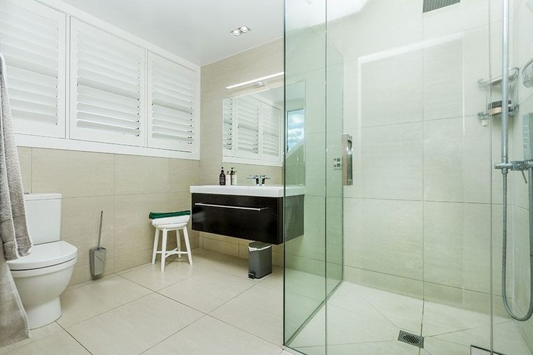 Photo of property in 2/16 Clifton Road, Hauraki, Auckland, 0622