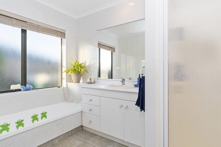 Photo of property in 1 Kochia Avenue, Pyes Pa, Tauranga, 3112