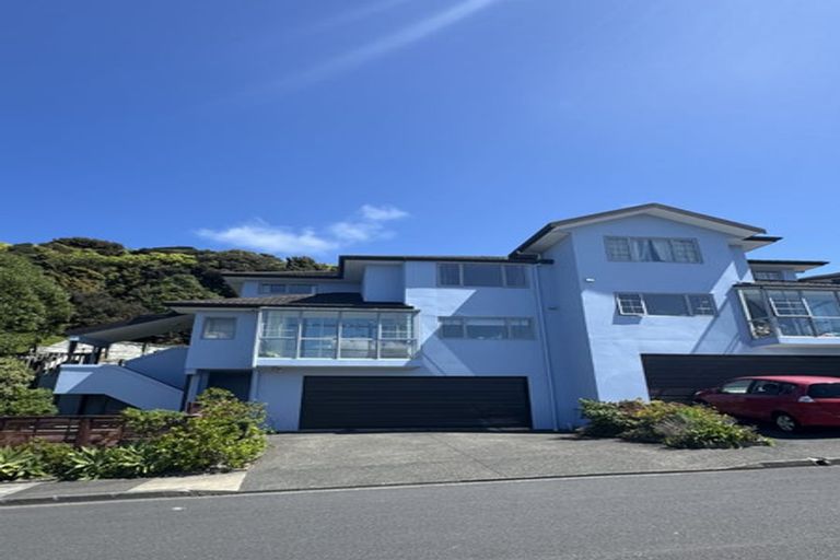 Photo of property in 36b Tamworth Crescent, Newlands, Wellington, 6037