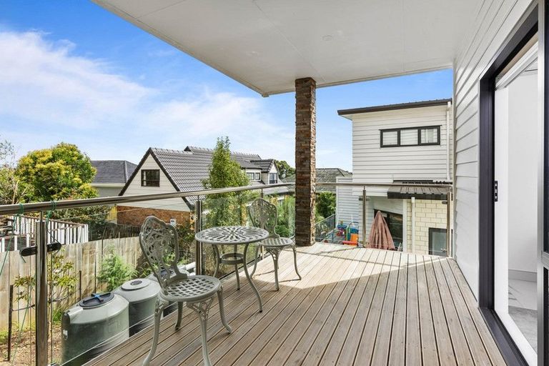 Photo of property in 4225b Great North Road, Glendene, Auckland, 0602