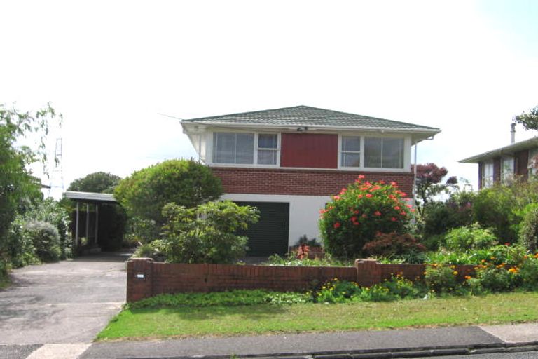 Photo of property in 82 Royal View Road, Te Atatu South, Auckland, 0610