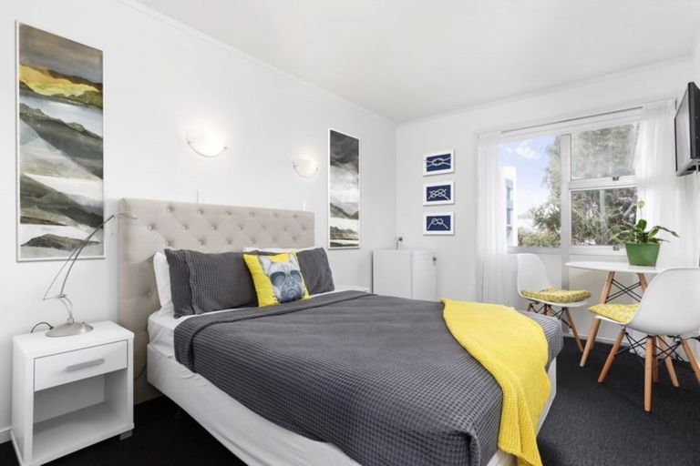 Photo of property in 28 Robert Street, Otatara, Invercargill, 9879