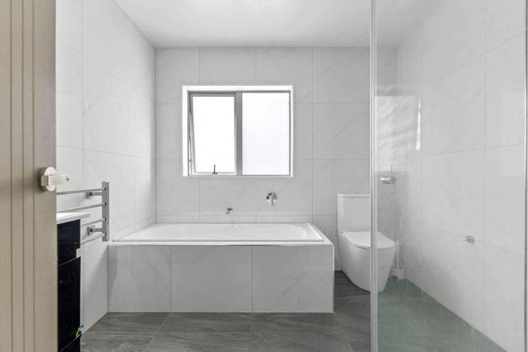 Photo of property in 24 Dolbel Place, Mangere East, Auckland, 2024