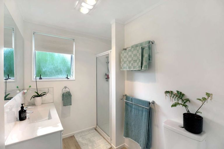 Photo of property in 1/26 Te Moau Avenue, Parakai, 0830