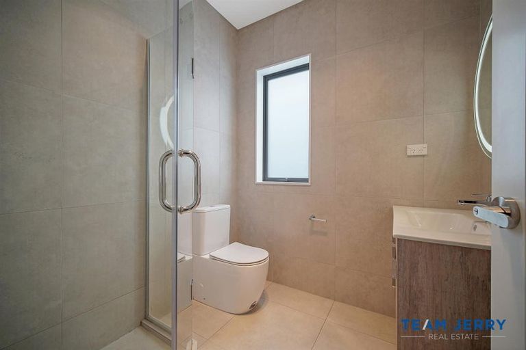 Photo of property in 67 Whare Kauri Road, Papakura, 2110